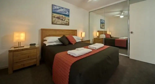 Апартаменты Standard с 2 комнатами с балконом и с видом на озеро Albacore Apartments