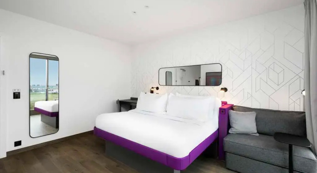 Номер Standard YOTEL Geneva Lake