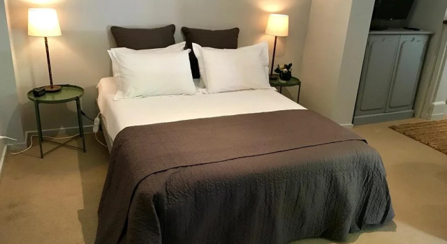 Fig Cafe and Accommodation, Book Hotel Castlemaine Goldfields