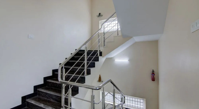 Royal Stay by OYO Rooms