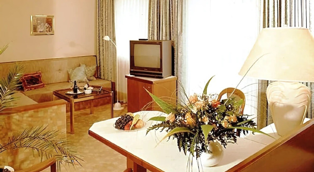 Kur-Hotel Alexa, Rezerwuj Hotel Hotele w Apfeltrang z basenem, Basen