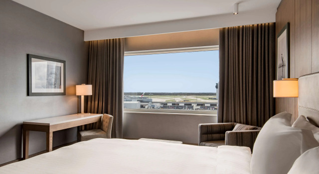 Номер Premium с красивым видом из окна Radisson Blu Manchester Airport