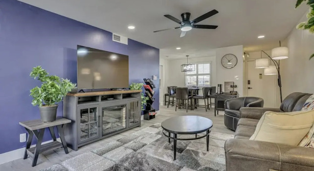 Renovated, Walkable! Old Town Condo w/ Pool Access