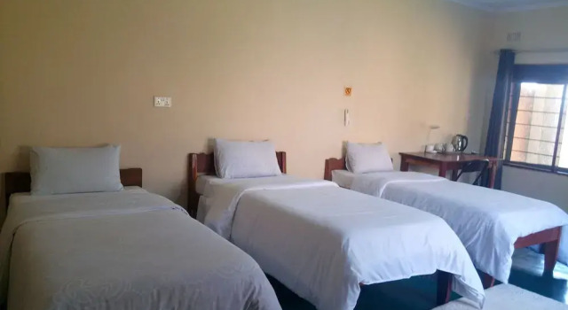 Кровать в общем номере (женский номер) Royal South Luangwa Safaris Lodge