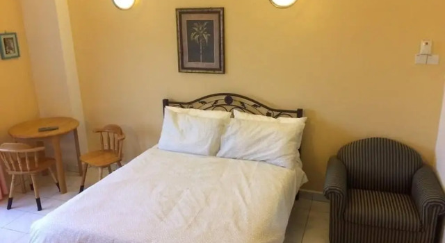 2 Bedrooms Apartment by Paul