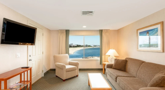 Люкс с 2 комнатами Green Harbor Resort