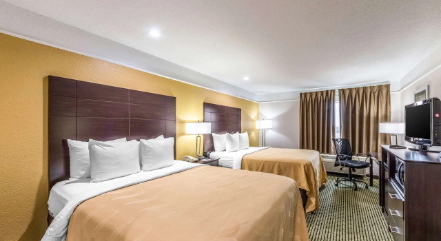 Четырёхместный номер Standard Quality Inn & Suites SeaWorld North
