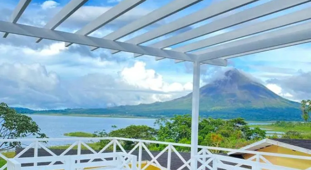 Четырёхместный номер Standard Hotel Arenal Vista Lodge