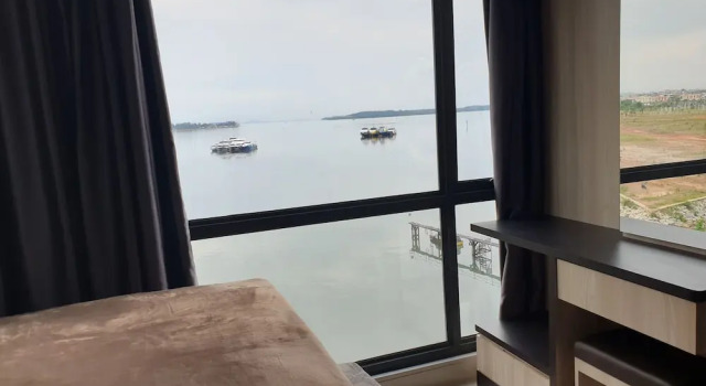 Семейные апартаменты с 2 комнатами с балконом и с видом на море CozyHomes at One Residence Batam