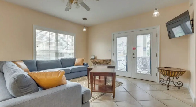 Коттедж 1 Mi to Beach Access: Spacious Orange Beach Duplex