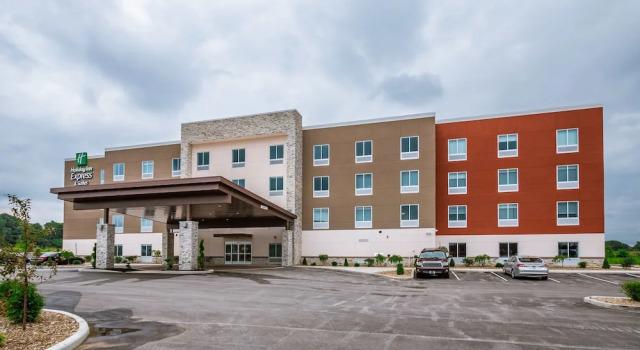Holiday Inn Express & Suites- South Bend Casino by IHG, Забронировать Отель Саут-Бенд Индиана