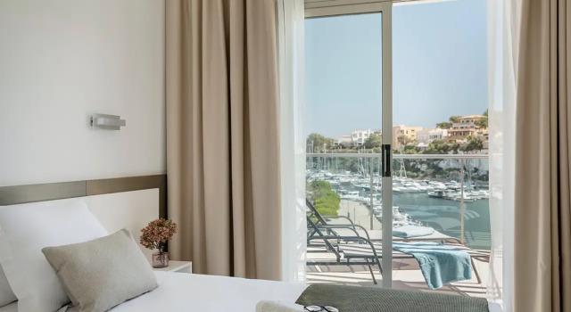 Полулюкс Porto Drach Aparthotel & Suites