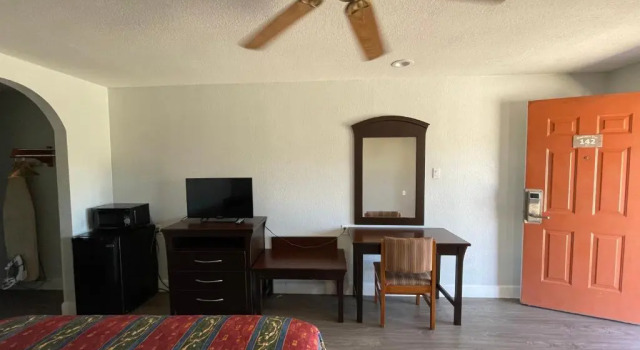 Номер Standard Western Inn