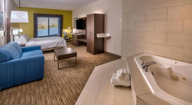 Люкс Holiday Inn Express Hotel & Suites Minden by IHG