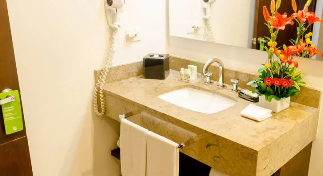 Четырёхместный номер Standard с видом на город Holiday Inn Bogota Airport by IHG
