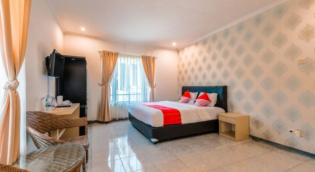 Люкс Deluxe с балконом Hotel O Bogor Puncak Near Padang Golf Bukit Pelangi Formerly Gunung Geulis Village