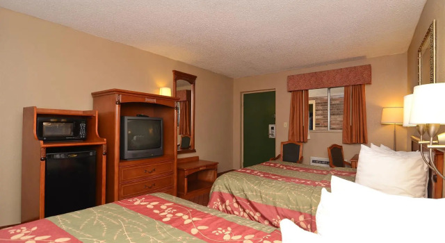 Четырёхместный номер Standard Americas Best Value Inn Crosstimbers
