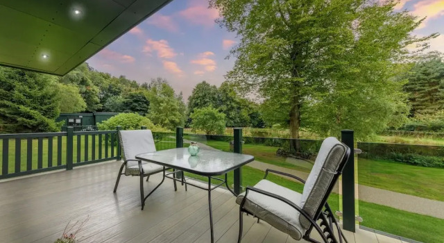 Secret Waterside Lodges in Worcestershire, Забронировать Дом для отпуска Виллы Вустершир, Вилла