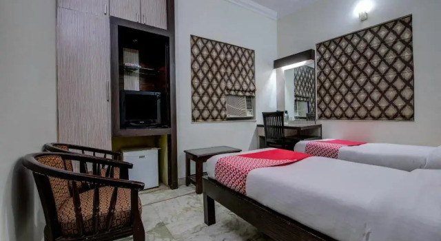 Hotel Crystal Residency by OYO Rooms, Book Hotel Bistupur 
