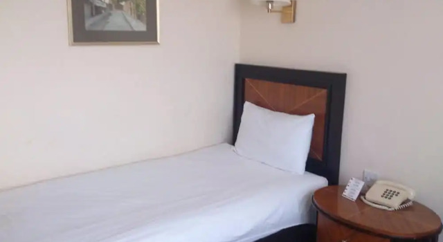 Economy City (No Window) Double room Sprowston Manor, A Marriott Hotel and Country Club