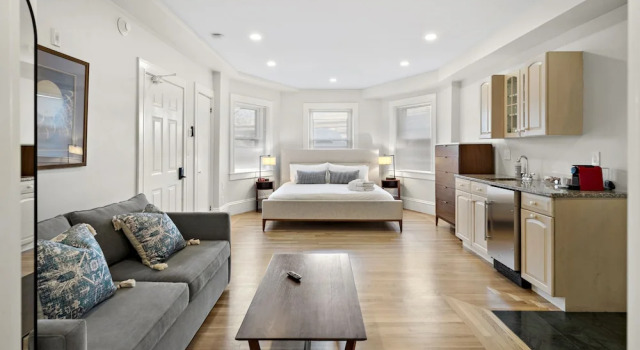 Студия Comfort Charlesgate Suites