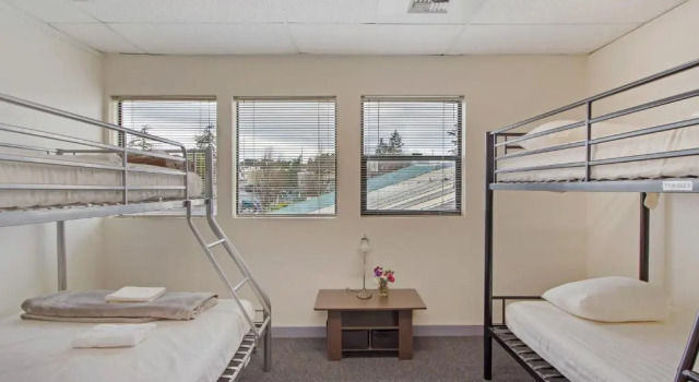 Кровать в общем номере (женский номер) San Juan Island Hostel