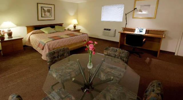Четырёхместный люкс Americas Best Value Inn - Edna