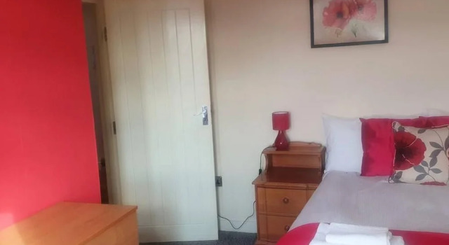 Lovely 4-bed Apartment in Harrow, Varaa Huoneisto Asunnot kohteessa Merseyside, Huoneisto