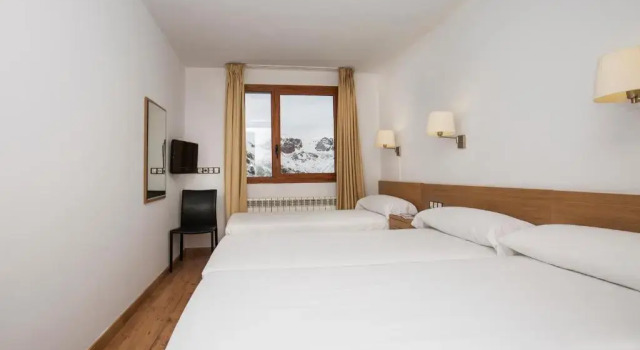 Трёхместный номер Hotel Catalunya Ski by Nexta