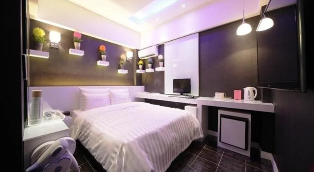 Candy Hotel