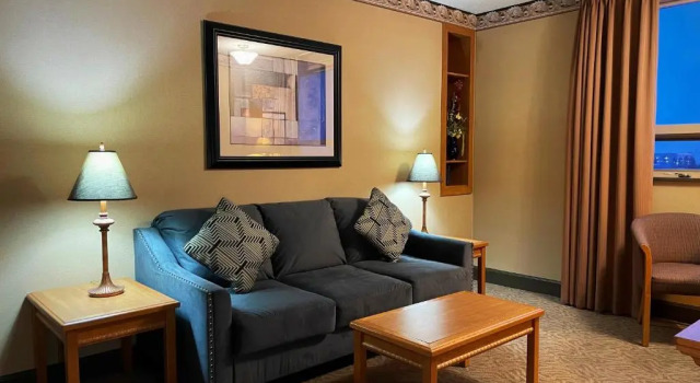 Люкс Business The Glenmore Inn & Convention Centre