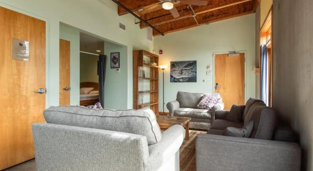 Апартаменты The Crash Pad: An Uncommon Hostel