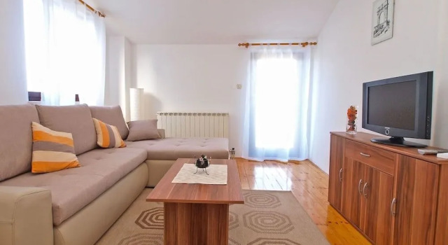 Apartment 589