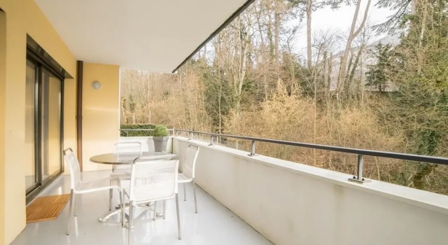 Emeraude - Magnifique T2 + Piscine+ Parking, Book Hotel Hoteller i Rhône-Alps med parkering, Parkering