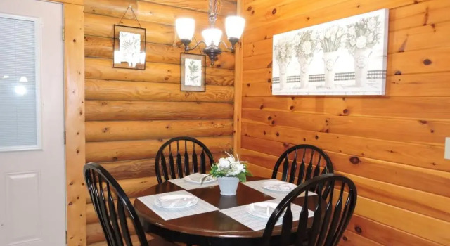 Коттедж c 1 комнатой 5 min to Dollywood, great location, excellent parking, hot tub, pool table