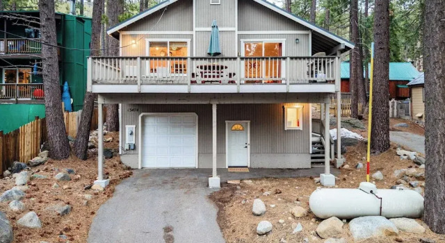 Stylish Truckee Retreat Deck, Near Lake & Skiing Moraine by Avantstay