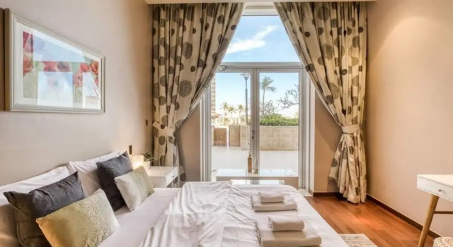 Private Beach & Pool Right on Your Doorstep!, Забронировать Отель Отели Дубая с бассейном, Бассейн