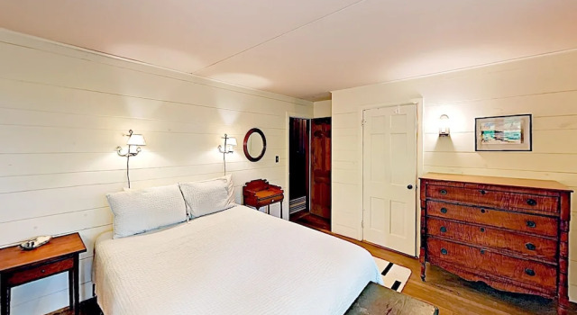 Cape Cod  On The Bay 3 Bedroom Home, Book Hotel East Falmouth Massachusetts