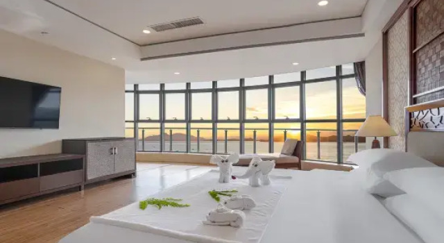 Семейный люкс с видом на море Country Garden Silver Beach Hotel