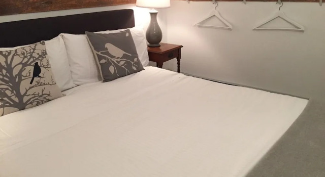 The Nutmeg, Varaa Bed and Breakfast Hotellit New England uima-altaalla, Uima-allas