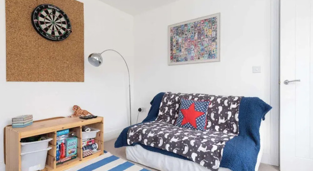 Modern Family Retreat Nr Beaches and Marina, Забронировать Дом для отпуска Коттеджи Исторического графства Суссекса, Коттедж