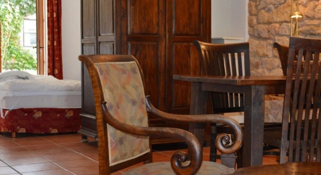 Holiday apartments at the courtyard of French château, Réserver Appartement Crayssac Lot Valley