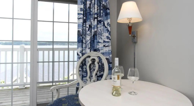 Номер Luxury Bay Pointe Inn