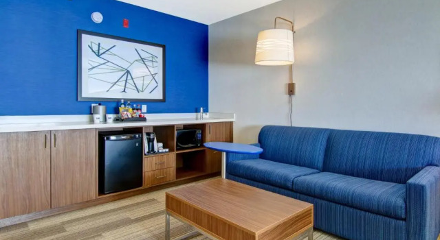 Люкс Holiday Inn Express Hotel & Suites Toronto - Markham by IHG