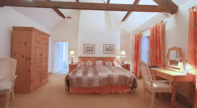 Люкс Centre Of Britain Hotel