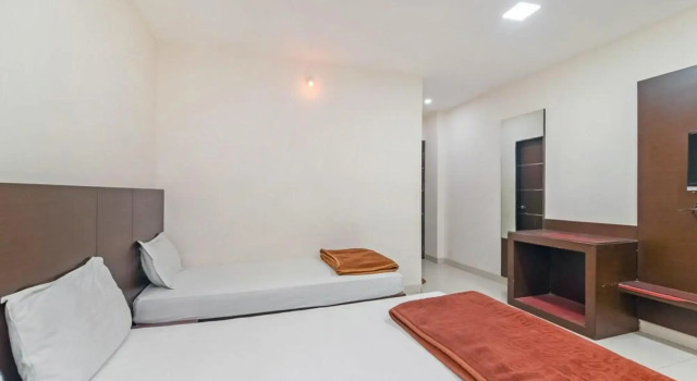 HOTEL MAHESHWARI GREEN's, Забронировать Отель Отели штата Махараштры 3 звезды, 3*