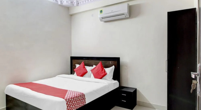 OYO 44366 Webmienz Hotel