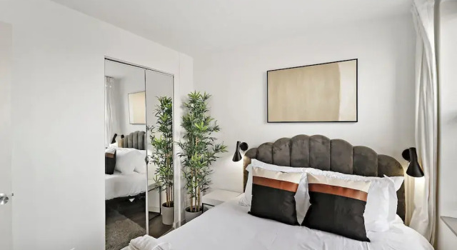 Explore this 2BR Apt - Blackwood rep, Забронировать Отель Отели Чикаго 3 звезды, рядом с Пляж у 49-й стрит, 3*