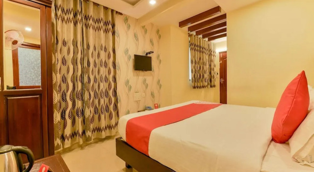 OYO 8214 Malabar Plaza Residency 1, Забронировать Отель Коччи штат Керала, рядом с Ernakulam Public Library