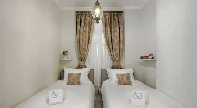 Двухместная студия с балконом V1935 Luxurious Apartments